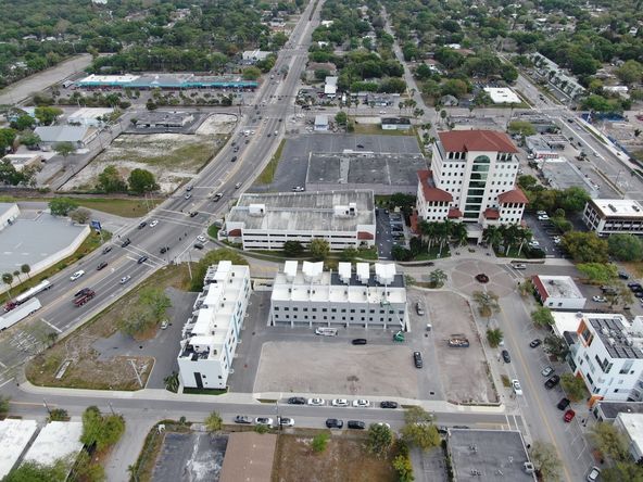 The Artisan on Main : 2167 Main St, Sarasota, FL 34237